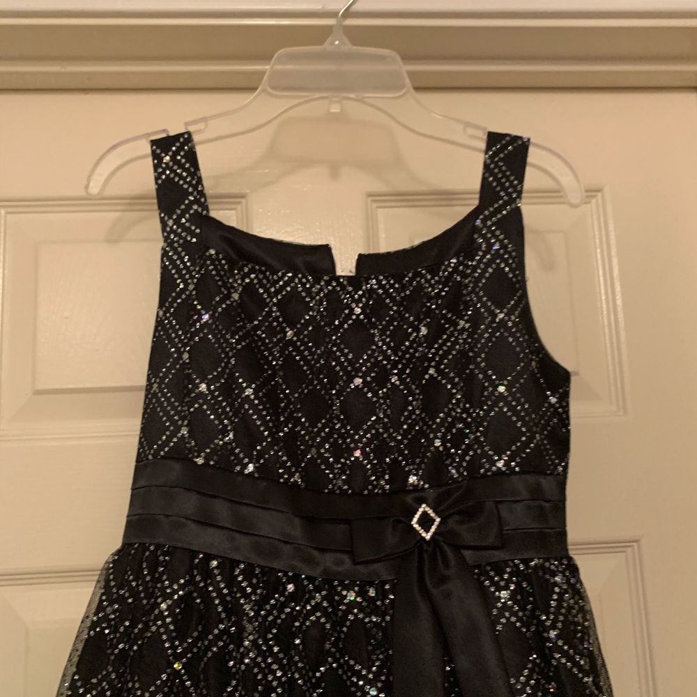 Two Dress - Picture 4 of 8